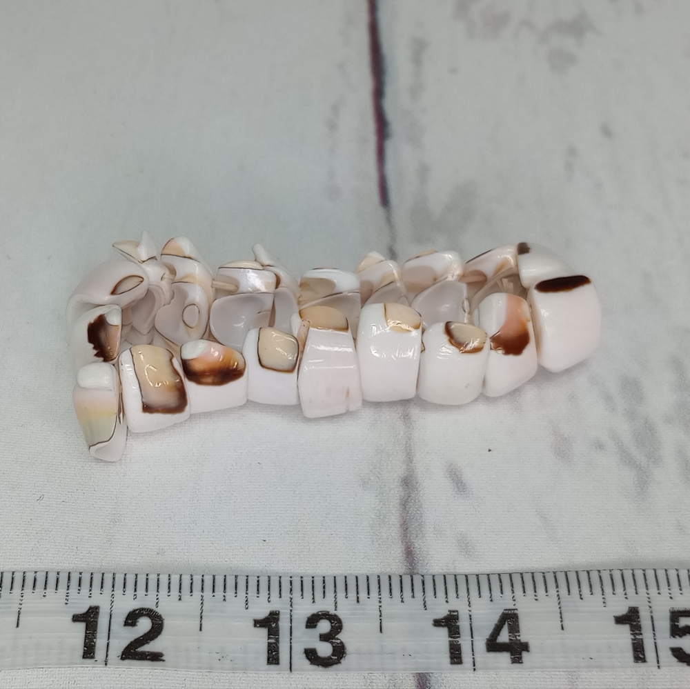 Shell Bracelet - Picture 2 of 8